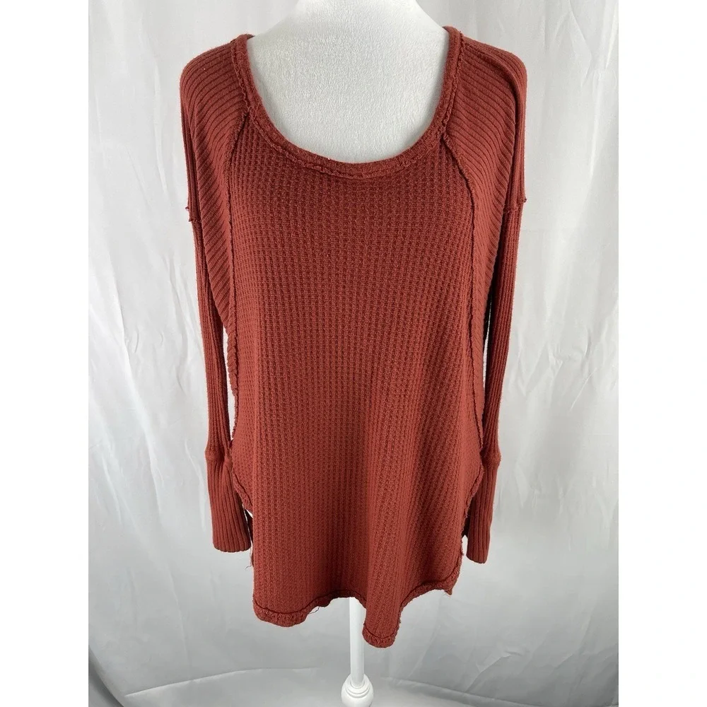 Free People Ventura Thermal Top in a Orange red waffle knit high-low hem Medium